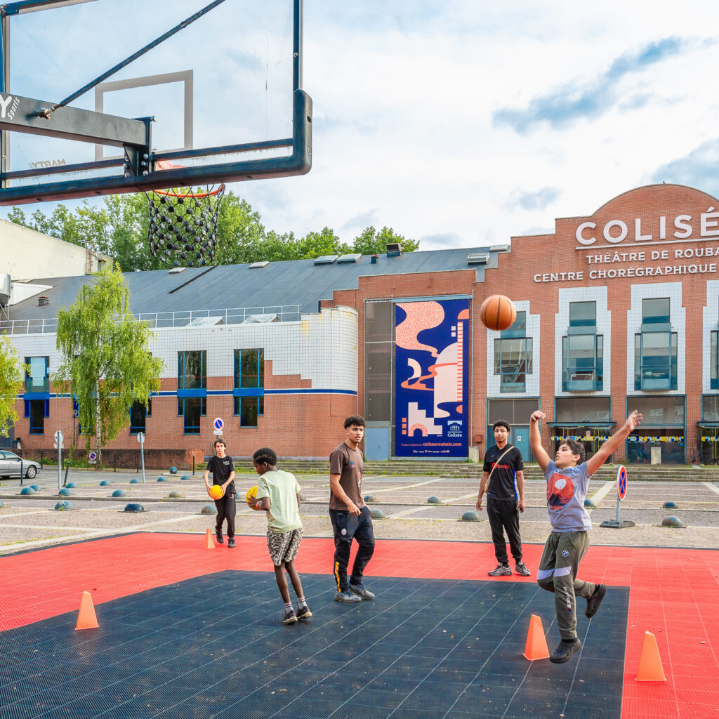 terrain de basket mobile