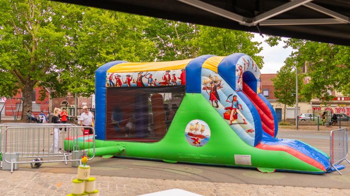 installation de jeux gonflables – place carnot – 25 juillet 2025