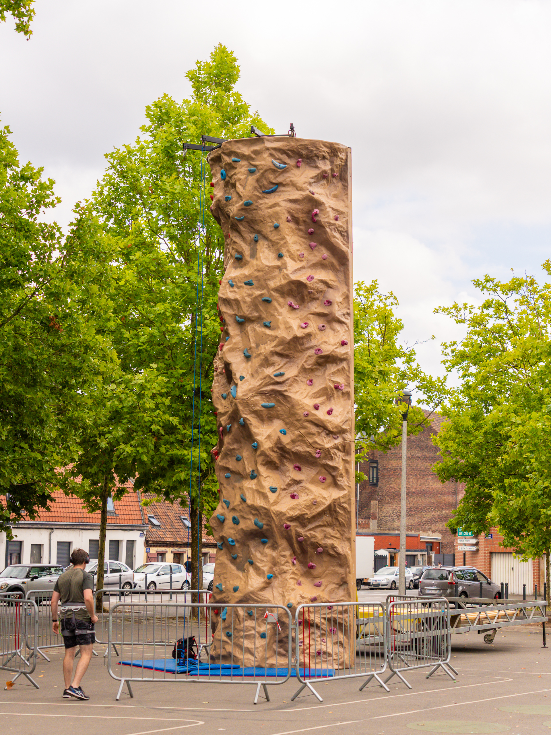test de grimpe avec le mur d’escalade – place carnot – 25 juillet 2025